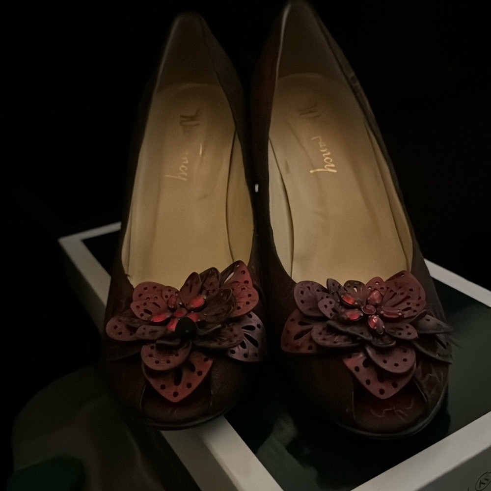 Willis Fancy Burgundy and black peep toe floral heels.